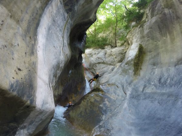 rapelling while canyoneering in the extreme Maglia - Alpes Maritimes