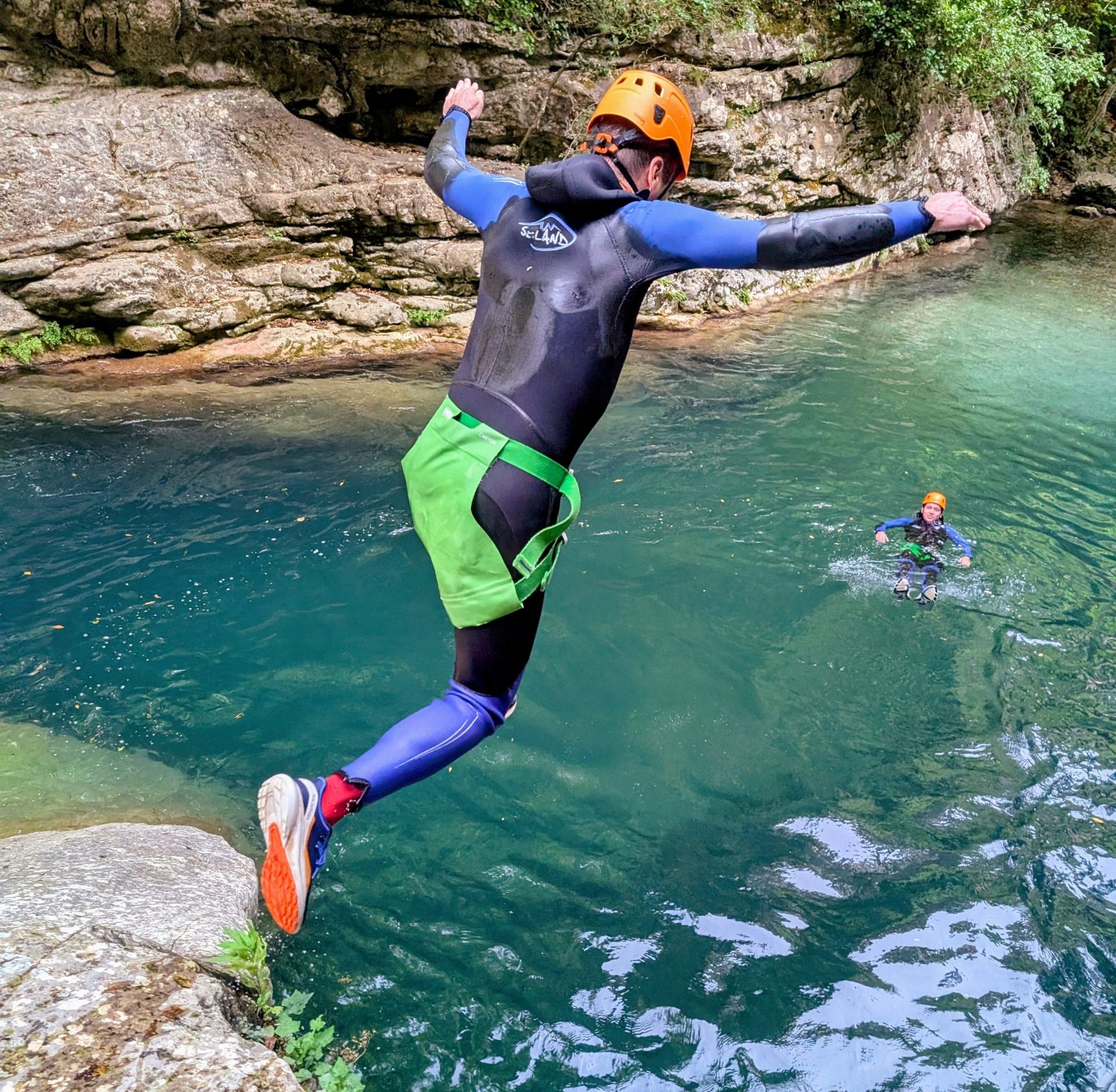 aquatic hike jump nice gorges du loup