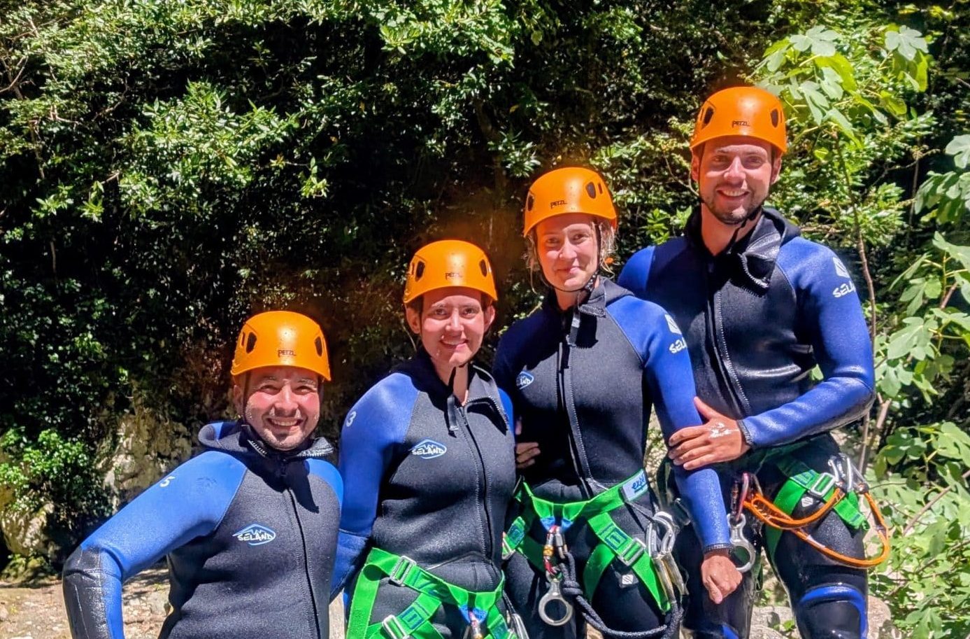 canyoning with friends sporty travellers Nice Côte d'Azur